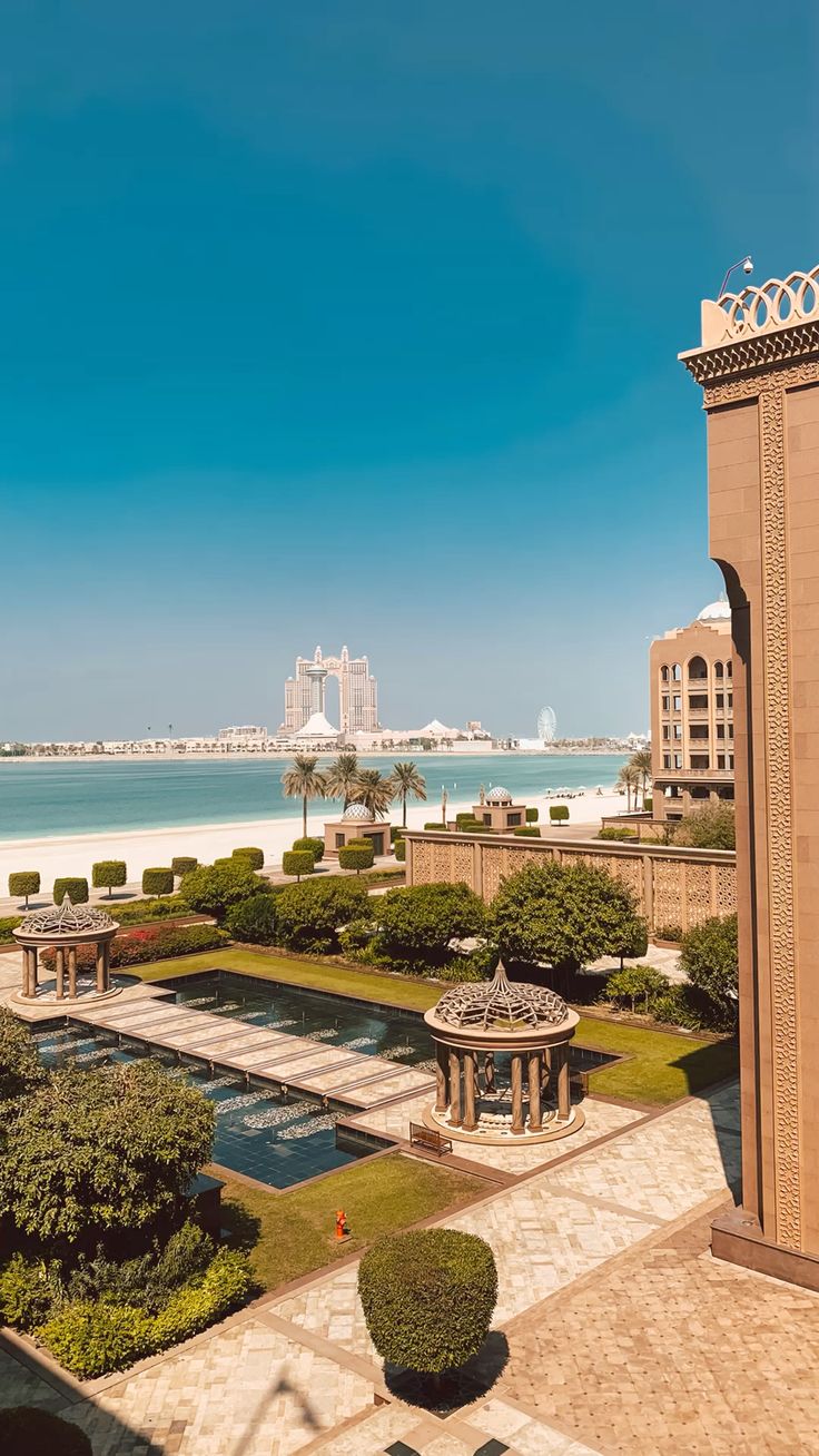 20 tempat wisata Abu Dhabi paling populer dari Masjid Sheikh Zayed hingga Ferrari World yang wajib masuk daftar liburan.(Pinterest)