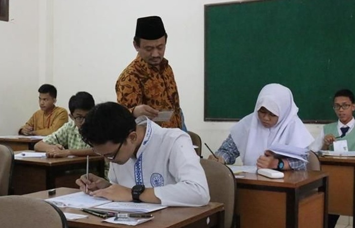 Sertifikasi guru terbaru 2026 membawa kabar baik. Sebagian guru ASN bersertifikat bisa mendapat tambahan TPG dalam THR.