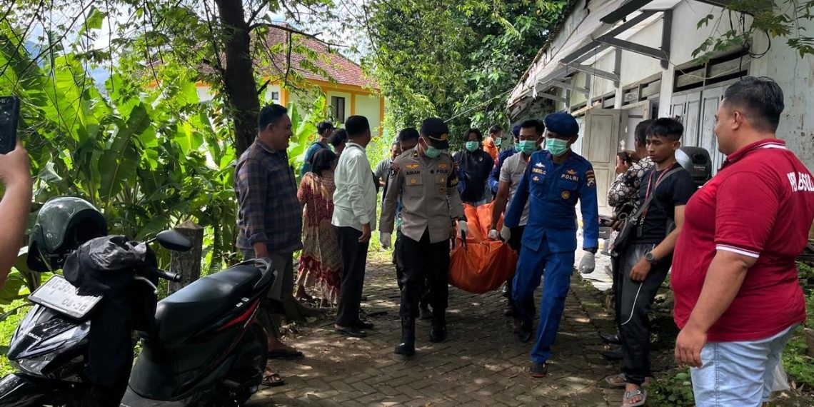 Seorang nelayan Pantai Popoh, Desa Besole, Kecamatan Besuki, Tulungagung, ditemukan meninggal dunia pada Kamis (5/3).