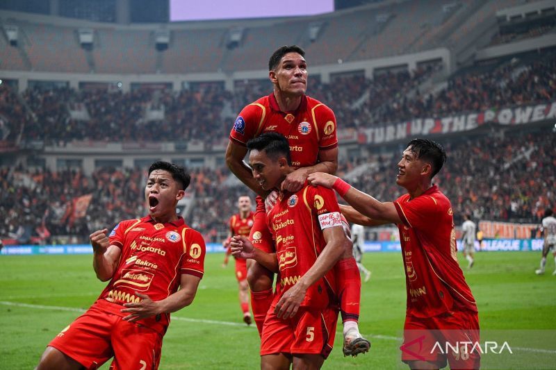 Simulasi Persija Jakarta vs Dewa United di JIS berakhir dramatis. Dewa United menang 1-0 lewat gol penentu di menit akhir pertandingan.