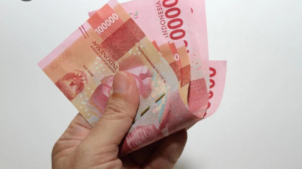 Daftar bansos cair jelang Lebaran mulai BLT Dana Desa, PKH, BPNT, PIP hingga bantuan pangan. Nilainya dari Rp300 ribu sampai jutaan rupiah.