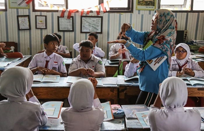 THR Guru ASN 2026 cair penuh 100 persen. TPG satu bulan ikut dibayarkan sesuai PMK terbaru Kemenkeu jelang Lebaran.