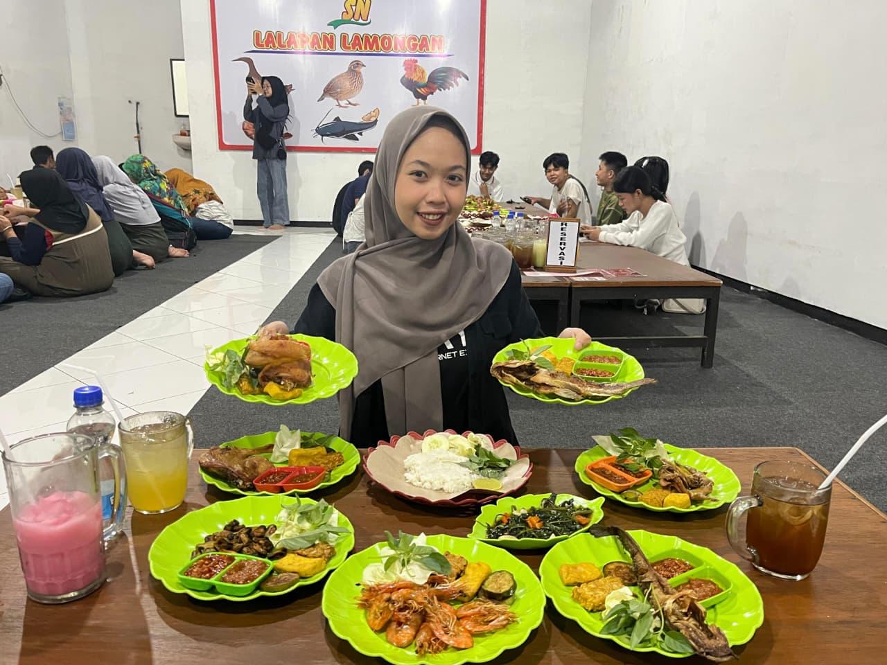 Beragam menu Lalapan Lamongan SN Tulungagung yang cocok dinikmati saat makan bersama keluarga maupun teman.
