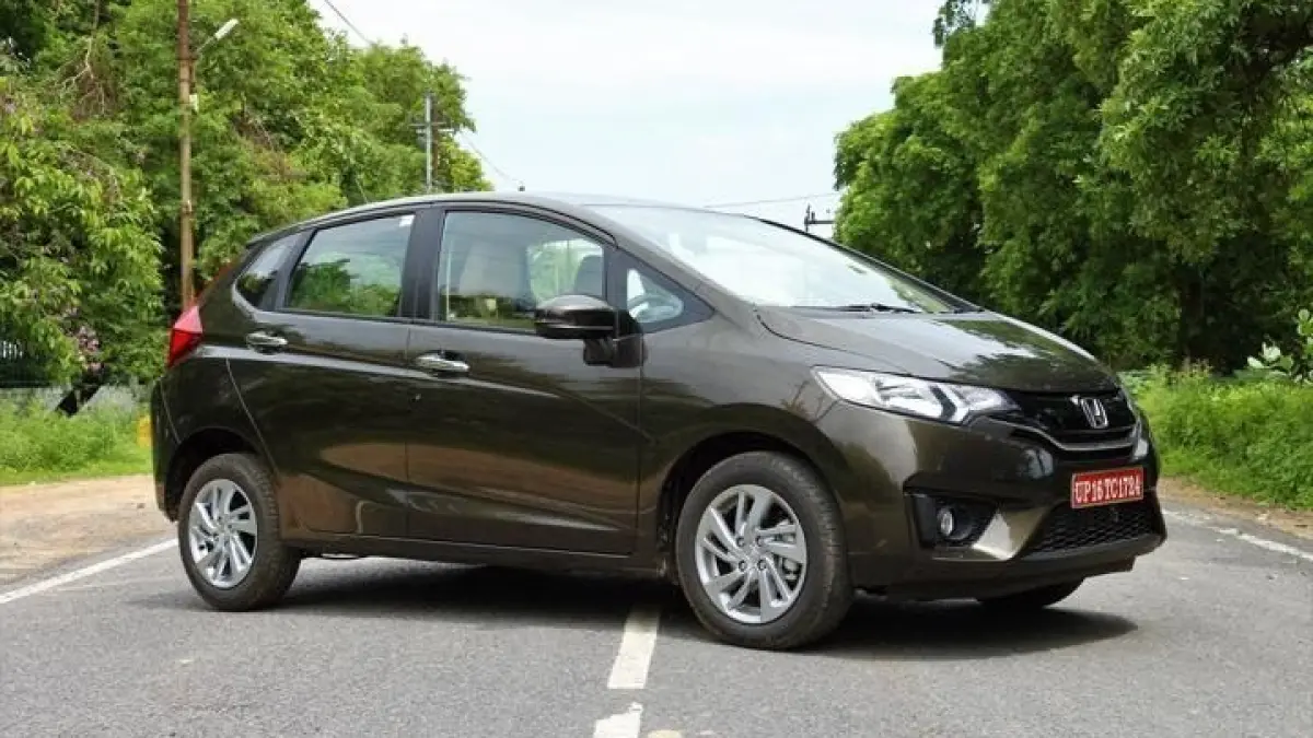 Honda Jazz 2026 bocor dengan desain sporty ala SUV, fitur Honda Sensing lengkap, kabin fleksibel, dan mesin irit BBM. Simak spesifikasi lengkapnya!
