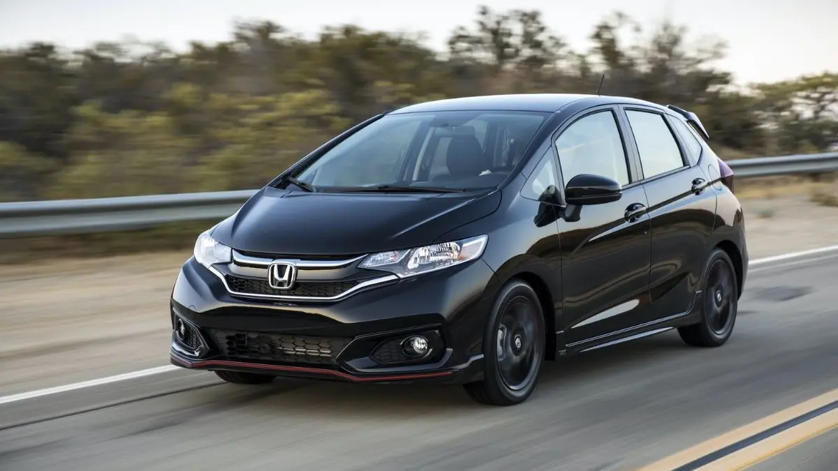 Honda Jazz 2026 hadir sebagai hatchback hybrid futuristis dengan desain sporty, fitur Honda Sensing lengkap, dan konsumsi BBM irit.
