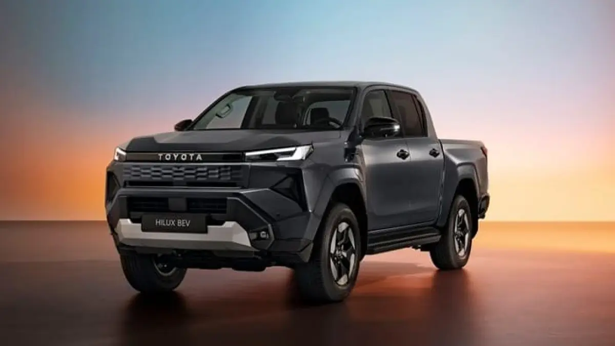 Toyota Hilux V AT 2026 hadir sebagai double cabin tangguh, cocok untuk niaga, offroad, hingga camper keluarga modern.