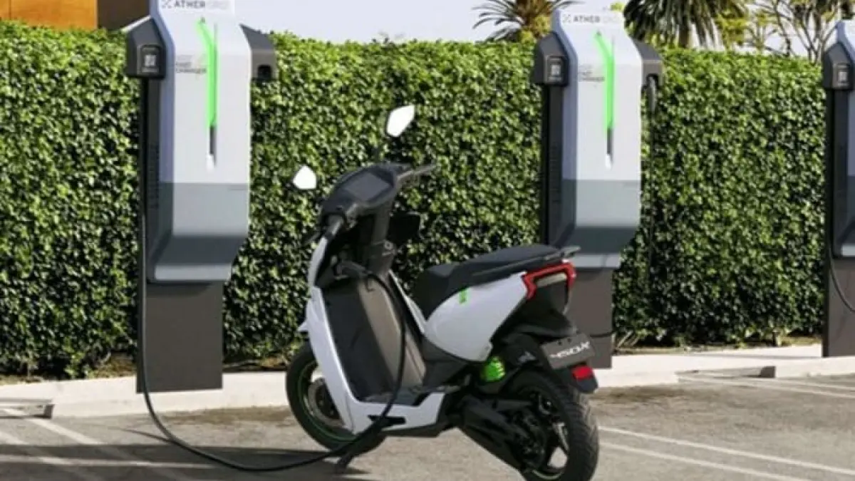United C2000 Resmi Meluncur, Motor Listrik Bergaya Neo-Klasik dengan Jarak Tempuh Hingga 130 Km