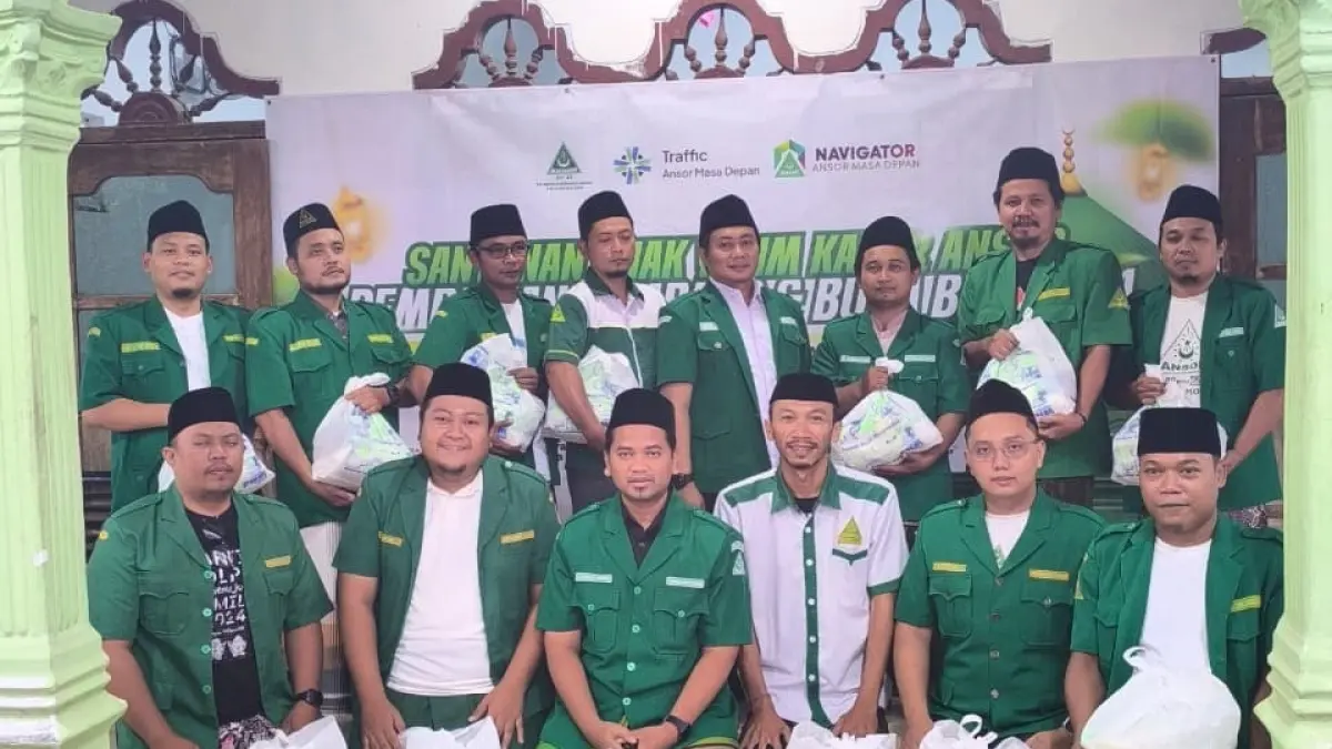 Kegiatan PNM Peduli yang digelar PT PNM dengan menyalurkan 3.000 paket sembako bagi kaum duafa, Sabtu (14/3).