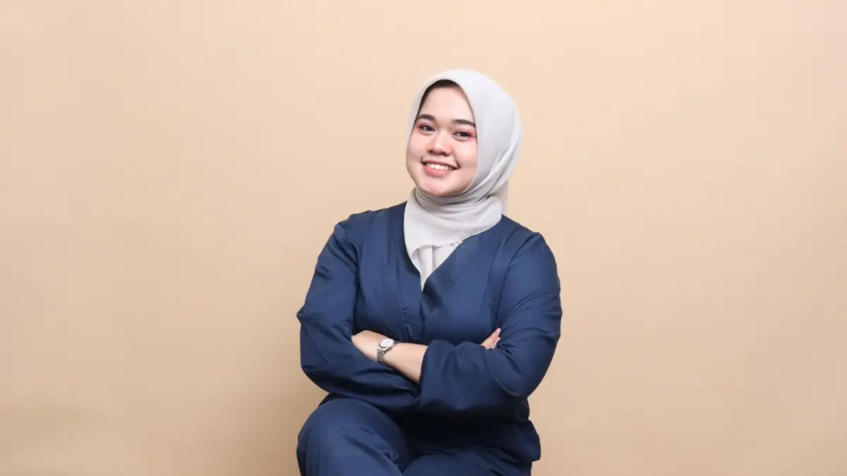 Bagi Fiona Airel Destianita, perawat adalah panggilan jiwa untuk menjadi jembatan harapan bagi mereka yang berada di titik terendah.