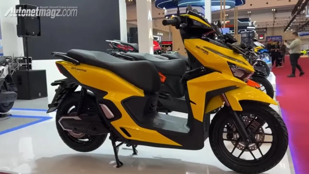 Indomobil e-Motor Sprinto hadir sebagai motor listrik sporty dengan jarak tempuh 110 km, top speed 90 km/jam, dan fitur touchscreen modern.