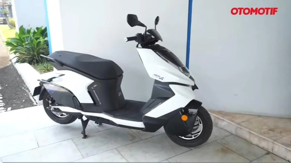 Motor listrik Charge Backet hadir dengan jarak tempuh hingga 170 km dan fast charging 40 menit. Simak spesifikasi, fitur, dan harganya di Indonesia.
