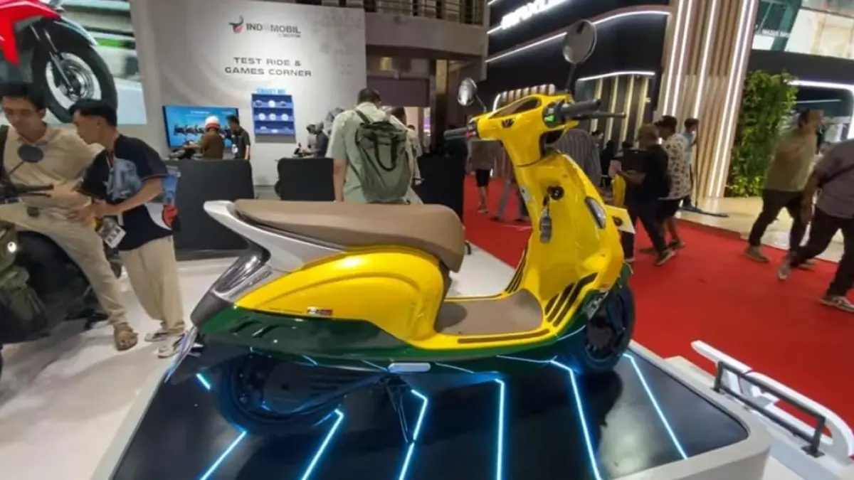 Motor listrik Indomobil Cutie meluncur di IMS. Harga Rp15 juta dengan jarak tempuh hingga 140 km dan fitur NFC serta baterai lithium.