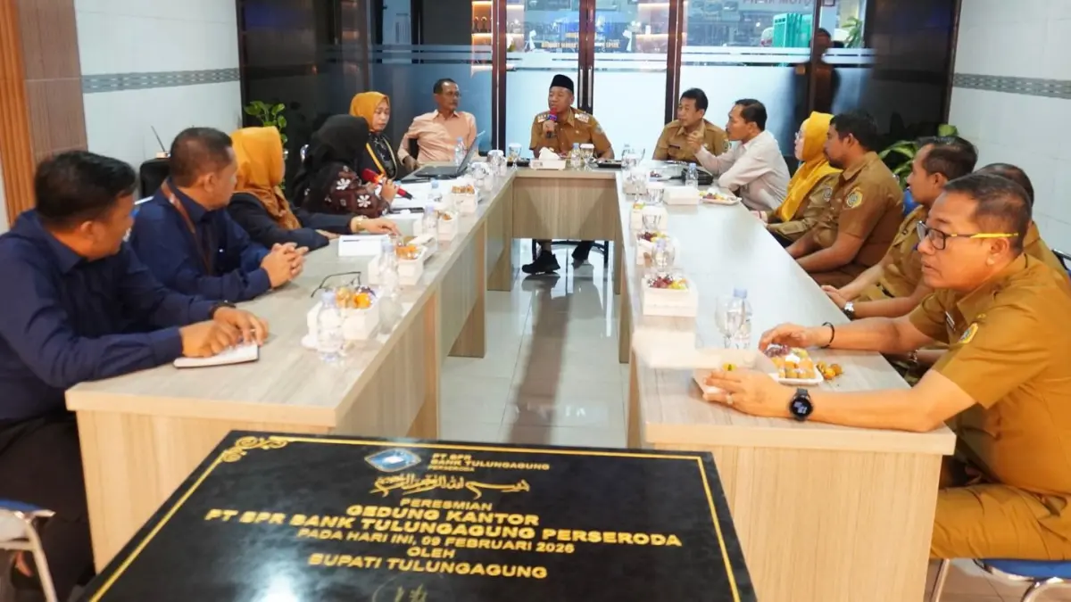 RUPS PT BPR Bank Tulungagung Perseroda menetapkan laba bersih 2025 sebesar Rp 9,64 miliar, naik sekitar 50 persen dari tahun sebelumnya. Kegiatan ini juga dirangkaikan dengan peresmian gedung baru untuk meningkatkan pelayanan kepada masyarakat.