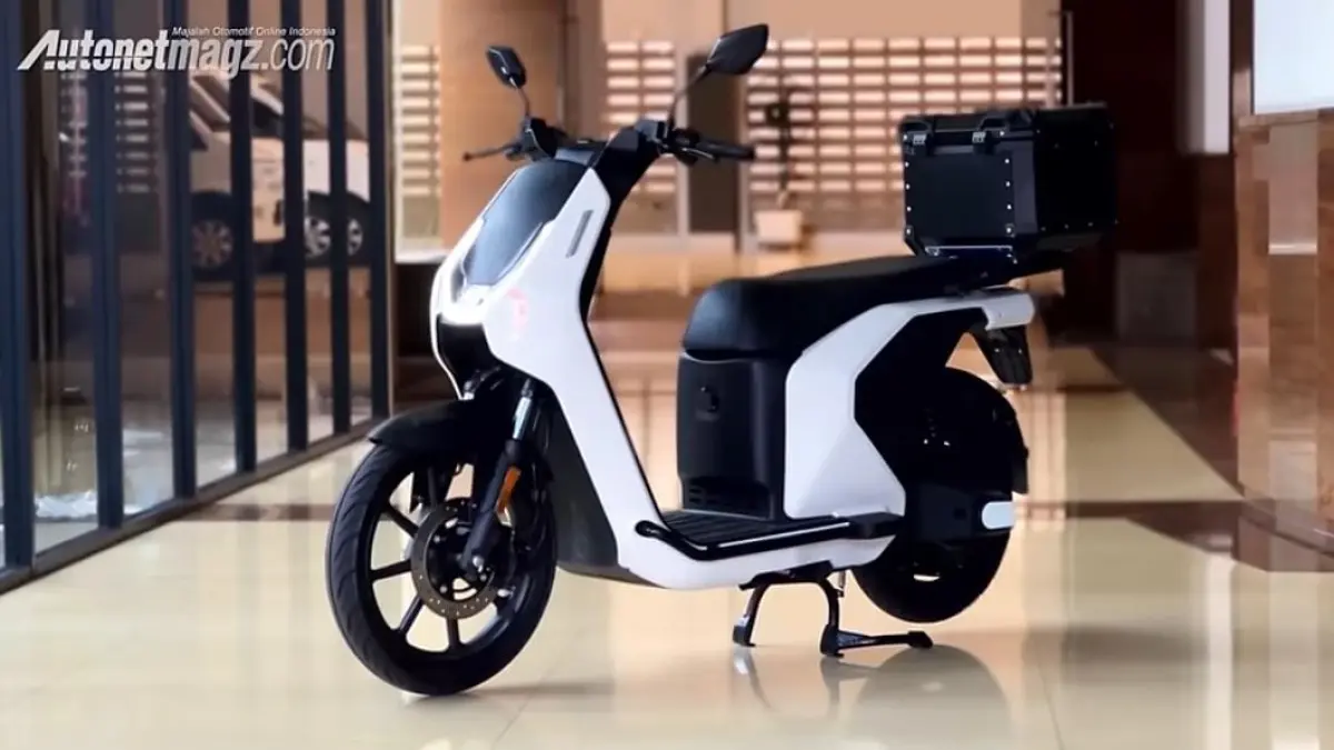 Tes jarak tempuh motor listrik Adora Indomobil membuktikan klaim 110 km. Hasil uji jalan menunjukkan performa nyata hingga 91 km.
