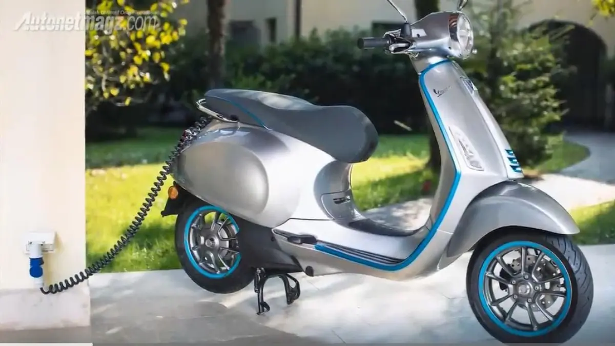 Vespa Elettrica hadir di Indonesia dengan harga Rp198 juta. Simak spesifikasi, jarak tempuh 100 km, fitur, dan sensasi berkendara skuter listrik premium ini.