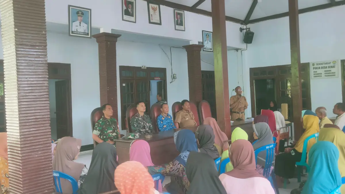 Batalyon Infanteri (Yonif) P 886/Panjalu Jayati menyalurkan bantuan zakat kepada 220 warga Desa Manding, Kecamatan Pucanglaban, Tulungagung.
