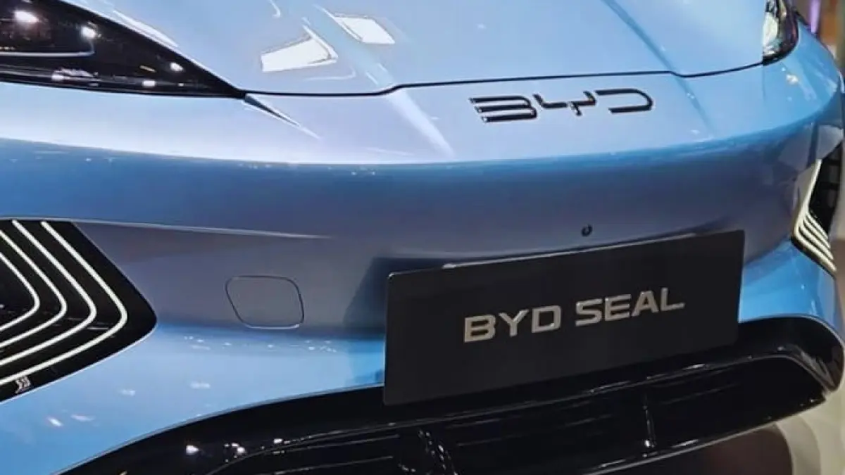 BYD Seal siap mengguncang pasar dengan harga Rp700 jutaan dan performa buas. Ancaman serius bagi Tesla dan Hyundai!