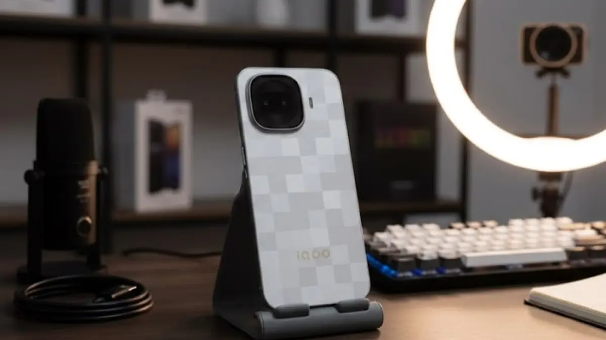 iQOO 15R tawarkan performa Snapdragon 8 Gen 5 dan baterai 7600 mAh, tapi kamera jadi titik lemah dibanding rival.