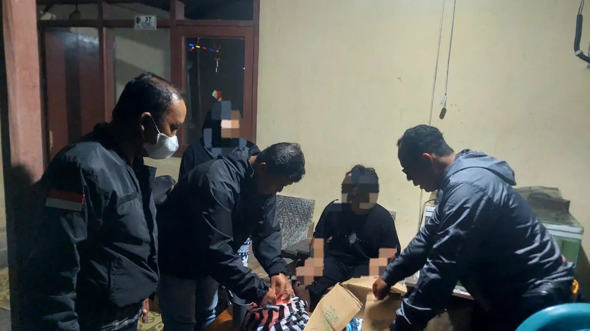 Anggota Polsek Bandung, Polres Tulungagung&nbsp; mengamankan seorang remaja yang diduga terlibat dalam pembuatan sekaligus penggunaan bahan peledak .