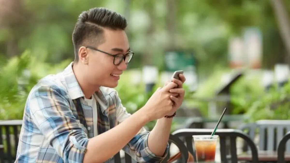 Cek 7 HP OPPO terbaru Januari 2026 resmi Indonesia! Mulai 1 jutaan dapet baterai 7000 mAh & IP69 tahan air panas. Lihat spek lengkapnya di sini!