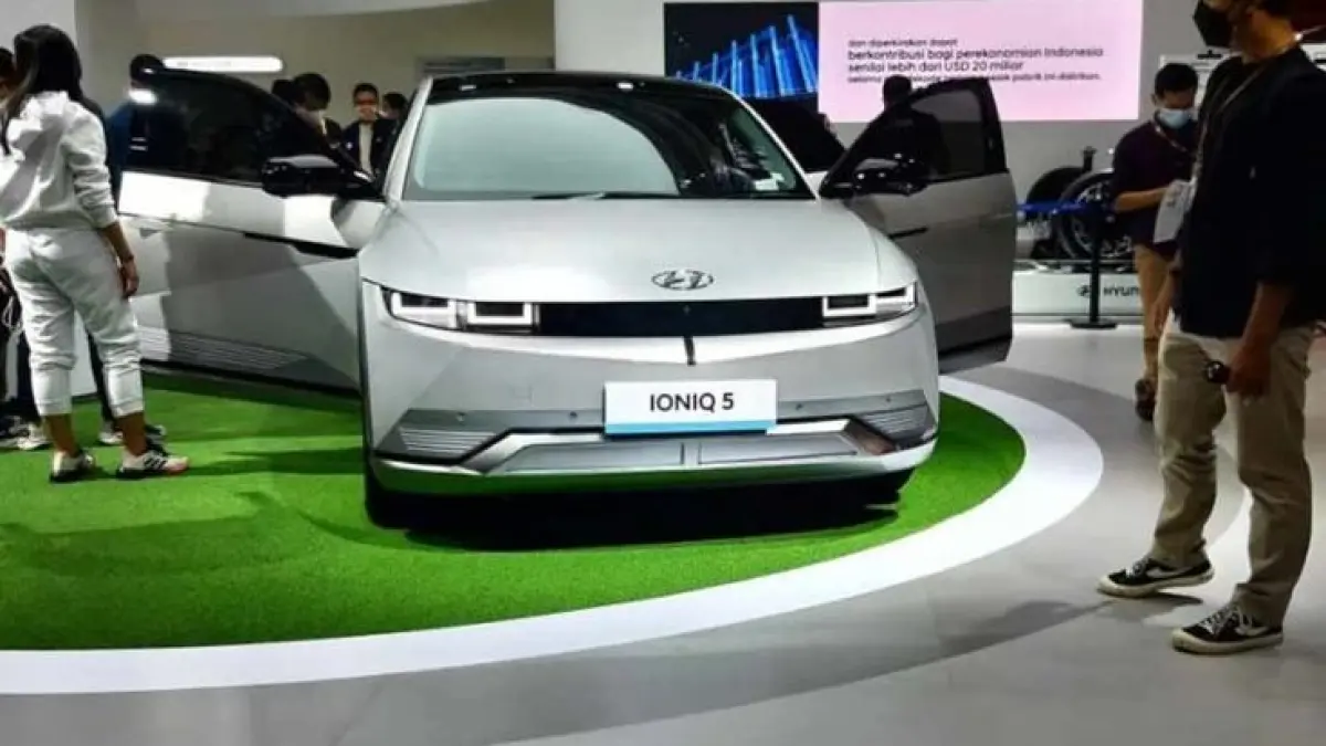 Indonesia International Motor Show 2026 diramaikan mobil listrik, perang harga antar brand bikin konsumen diuntungkan.