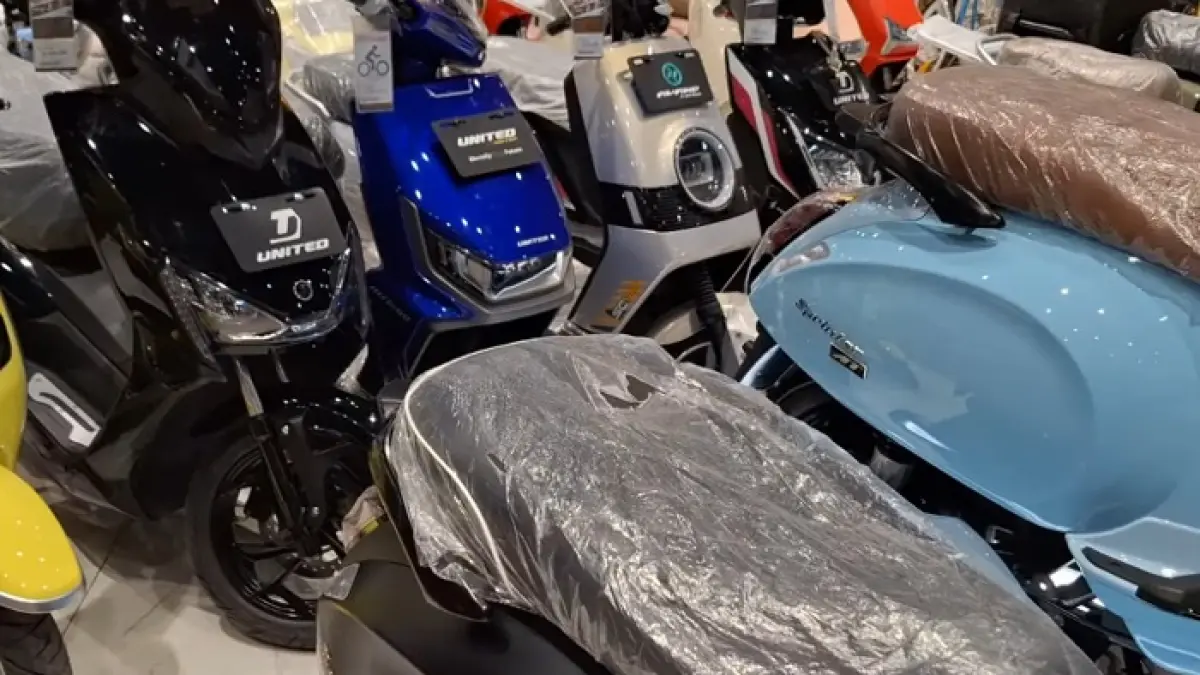 Motor listrik terbaru 2026 kini makin murah, mulai Rp5 jutaan. Simak daftar harga, fitur, dan pilihan terbaiknya di sini!
