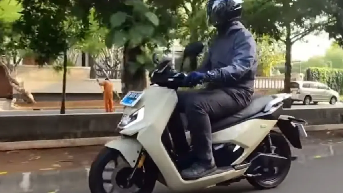 Rekomendasi motor listrik 2026 paling worth it dengan desain futuristik, baterai tahan lama, dan fitur canggih untuk harian.