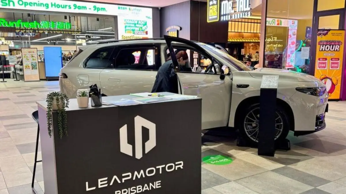 Suzuki eVitara resmi meluncur di Indonesia International Motor Show 2026, SUV listrik perdana Suzuki dijual mulai Rp755 juta.