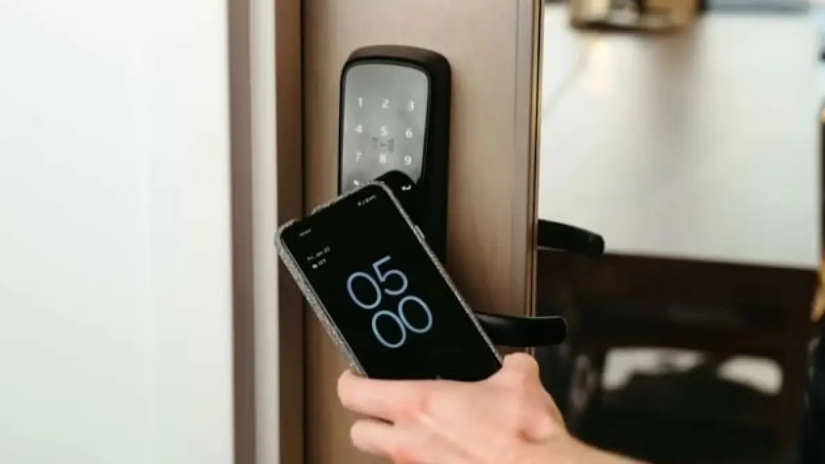Cari HP Vivo NFC terbaik 2026? Cek harga Vivo V23, Y18, hingga iQOO Z9x dengan fitur NFC murah mulai 1 jutaan di sini. Transaksi makin mudah!