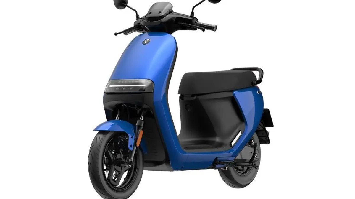 Polytron Fox 200 hadir dengan harga Rp11,5 juta, fitur alarm salah sein, dan jarak 85 km. Motor listrik murah cocok untuk pemula.