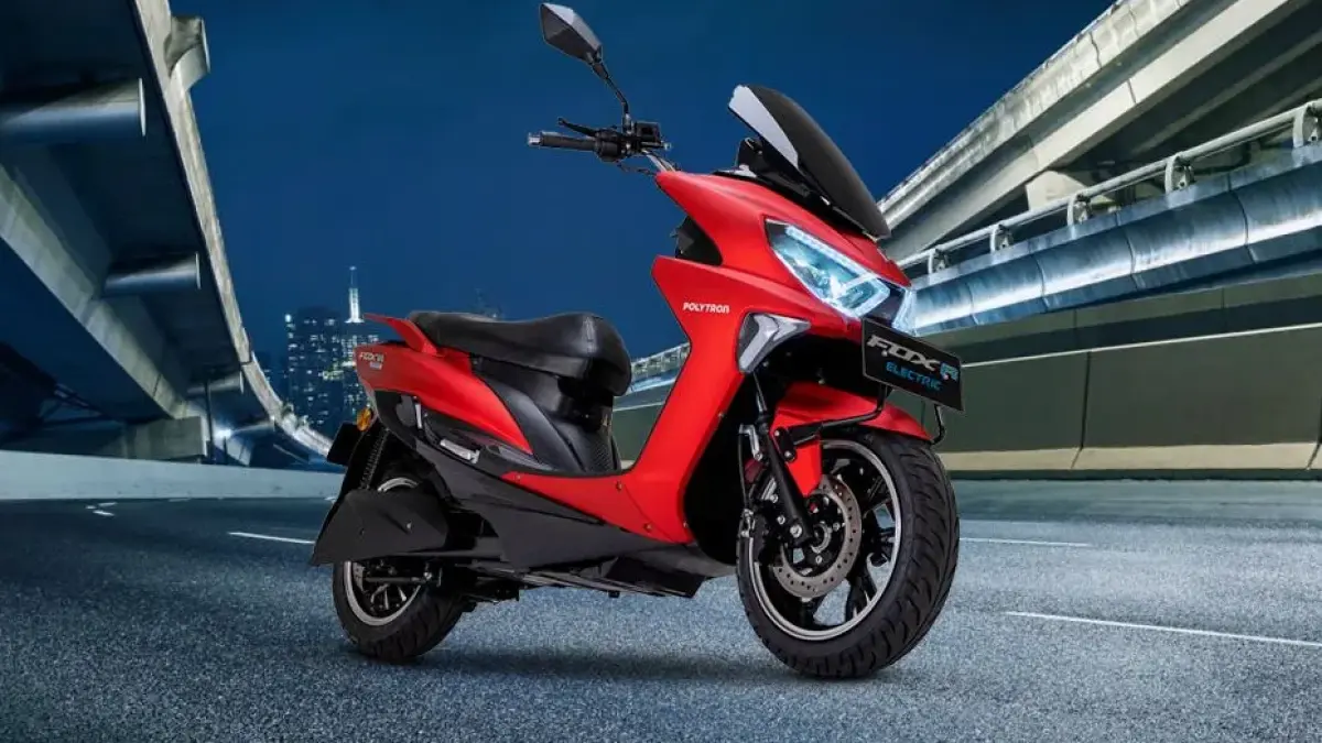 Harga Polytron Fox-R mulai Rp13,5 juta, motor listrik 130 km dengan fitur modern dan koneksi smartphone.