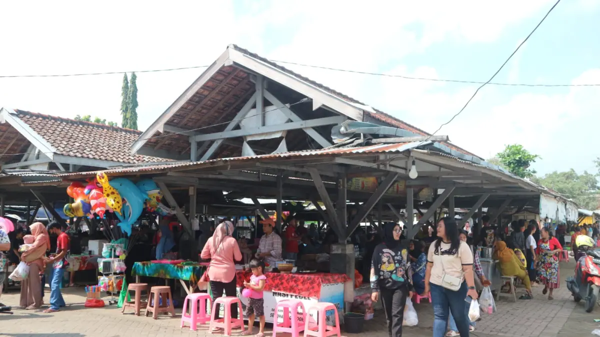 Pengelolaan pasar desa menjadi strategi utama pemerintah desa dalam meningkatkan PAD serta menggerakkan roda ekonomi masyarakat.