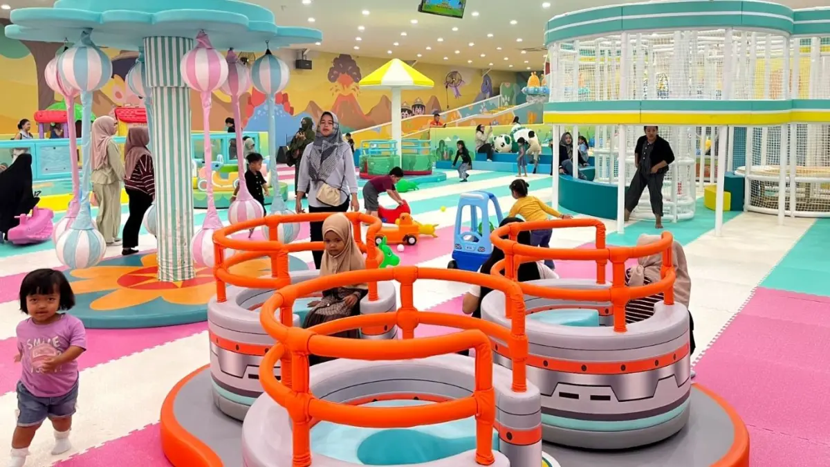 Superland Tulungagung resmi dibuka dan langsung menjadi destinasi favorit baru untuk anak-anak.(DEVRAT RAMANDA/RADAR TULUNGAGUNG)