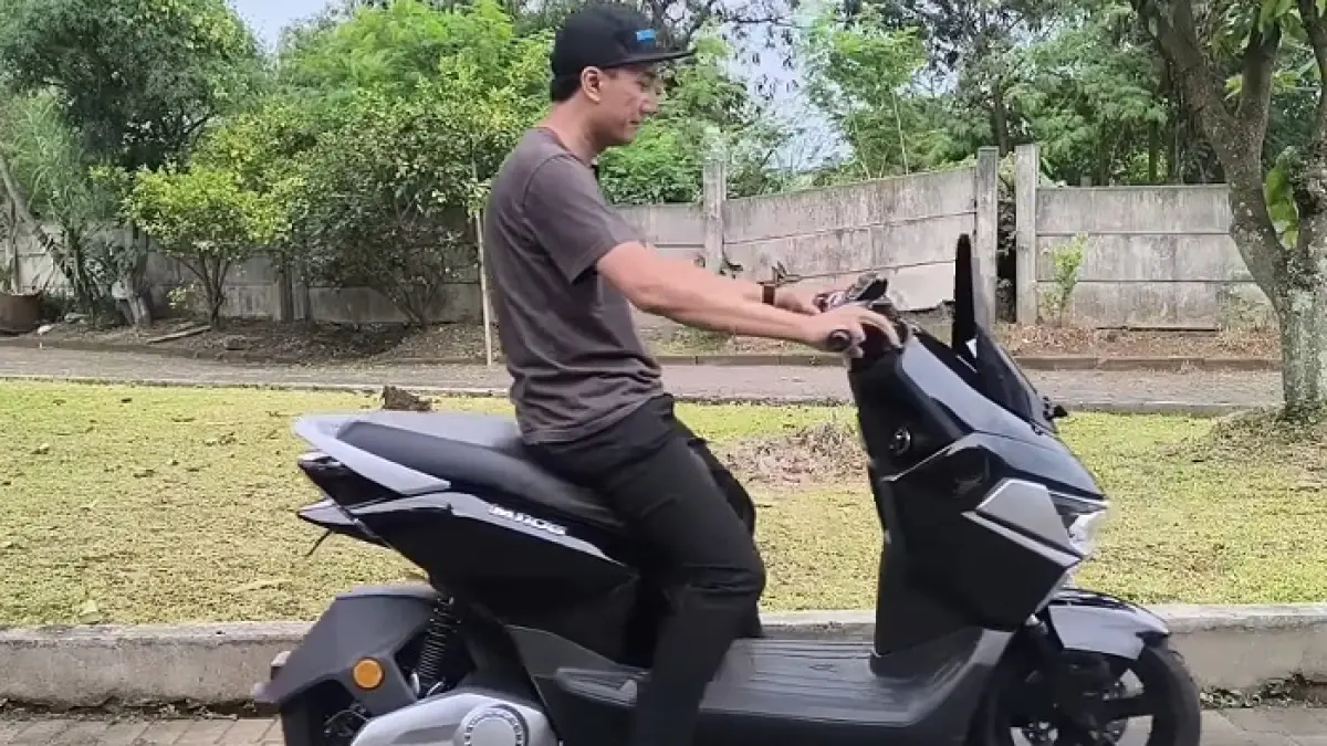 Uwinfly M110G harga dan spesifikasi 2026, motor listrik murah tenaga 3000 watt dengan fitur lengkap dan fast charging.