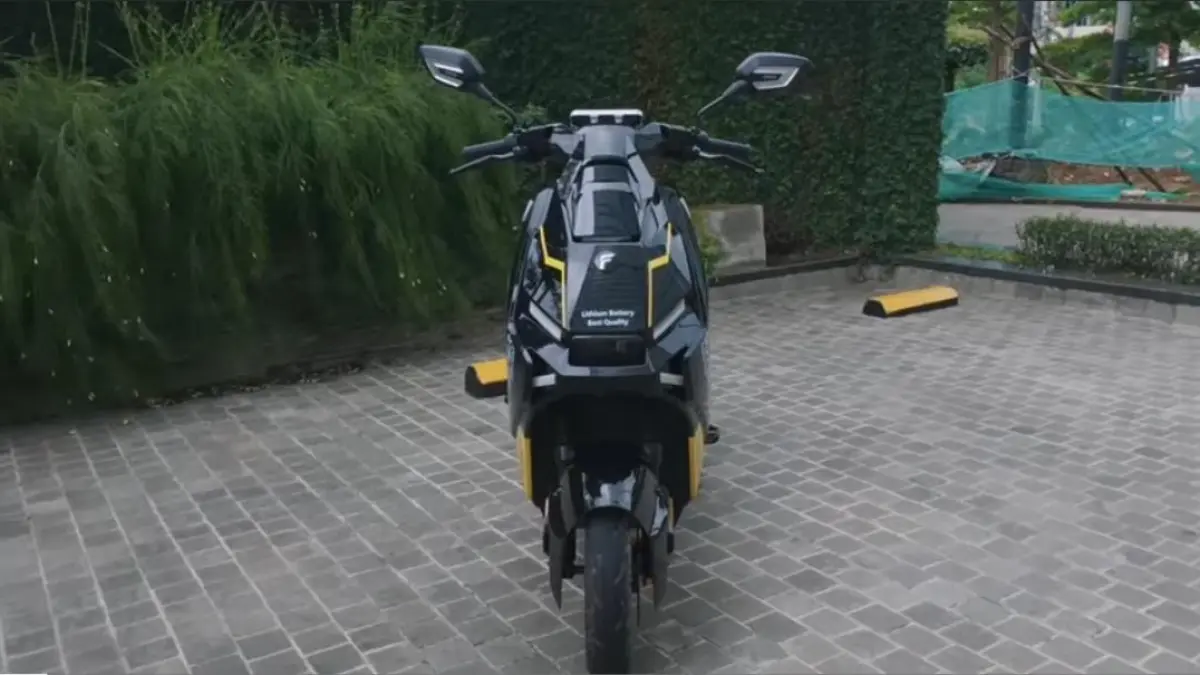 Overo Sterr 5 Lit hadir dengan TCS, jarak tempuh 130 km, dan desain futuristik. Sepeda listrik premium harga mulai Rp19 jutaan.
