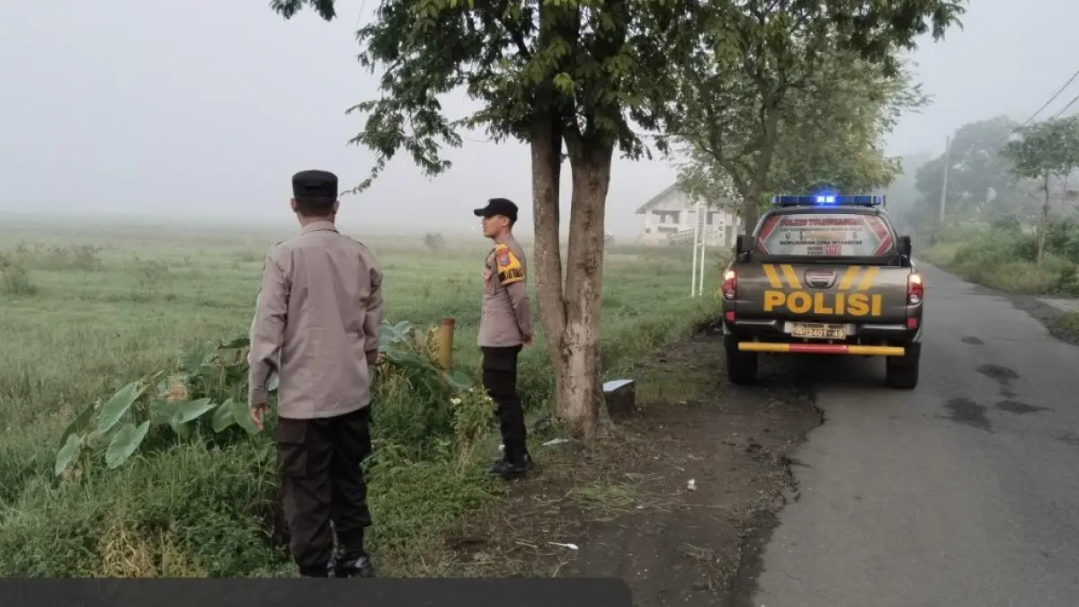 Patroli  penertiban balon udara liar oleh Polres Tulungagung.