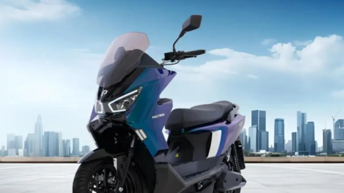 Polytron Fox 350 hadir dengan desain baru, fitur canggih, dan harga Rp15,5 juta. Motor listrik ini lebih nyaman dan modern.