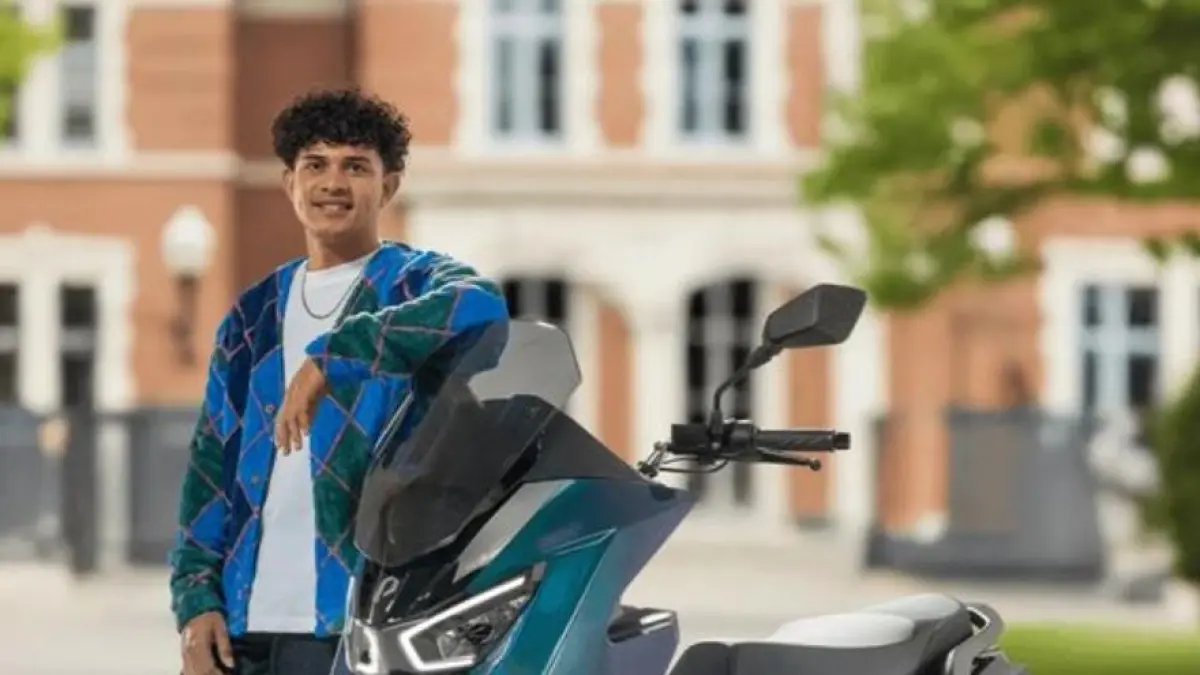Review Polytron Fox 350: harga Rp15 jutaan, fitur lengkap, tapi suspensi keras jadi kekurangan utama.