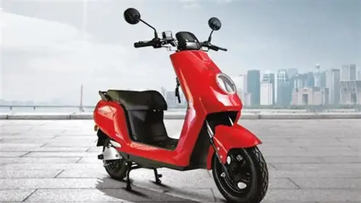 Sepeda listrik mirip motor matic ini viral, punya cruise control dan bagasi luas muat gas 3 kg. Cocok untuk mobilitas harian.