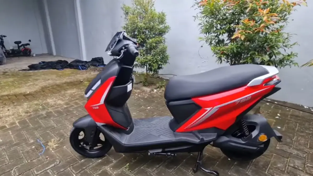 Sepeda listrik Uwinfly T78B terbaru hadir dengan baterai lithium 48V 18Ah, NFC, cruise control, dan kecepatan hingga 47 km/jam.