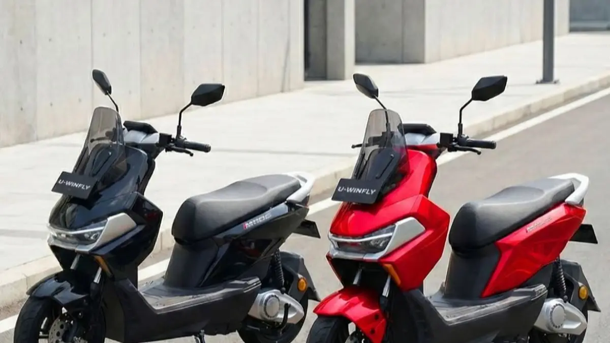 Uwinfly M110G terbaru hadir dengan motor 3000 watt, top speed 99 km/jam, baterai awet hingga 100 km, dan fitur keyless modern.