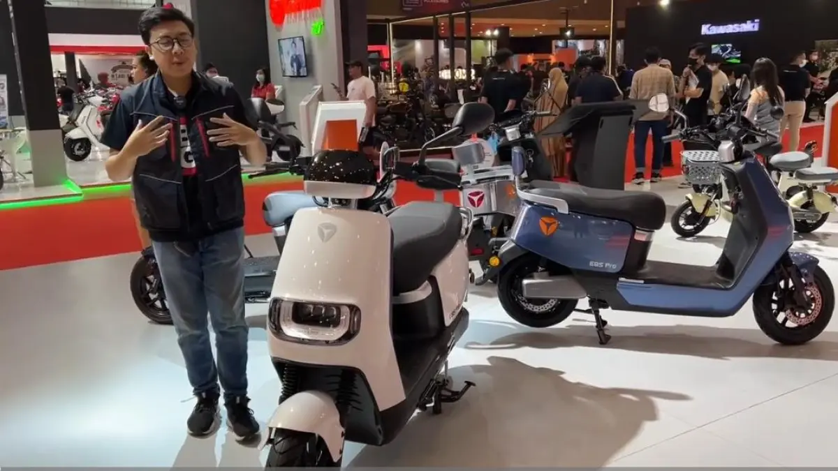 E8S Pro motor listrik di IMS 2023 tawarkan jarak 150 km, fitur modern, dan harga Rp23,9 juta. Simak spesifikasi lengkapnya!