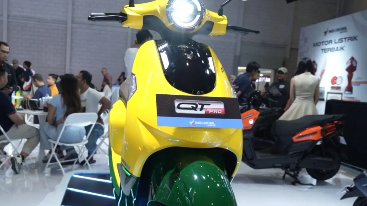 Harga motor listrik Indomobil QT Pro Rp18 jutaan dengan desain klasik modern, dua baterai, fitur NFC, dan jarak tempuh 135 km.