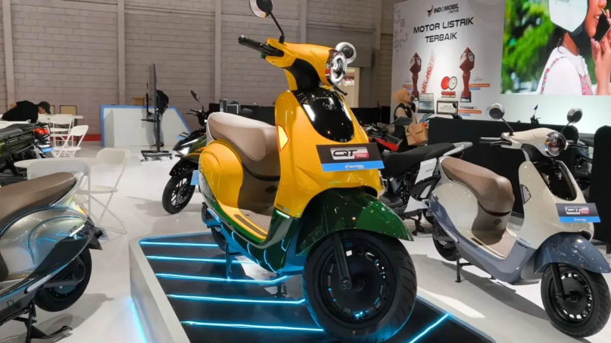 Indomobil eMotor QT Pro hadir dengan dual battery, fitur traction control, dan jarak tempuh 135 km di harga Rp18 jutaan.