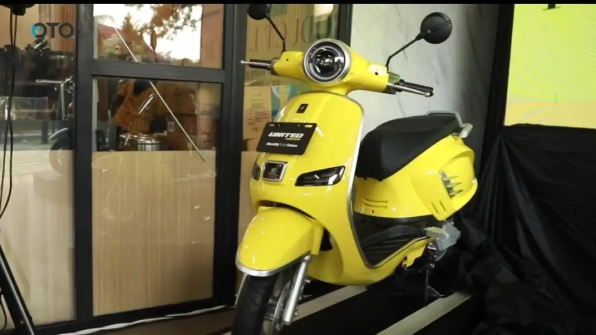 Motor listrik United C2000 hadir dengan desain neo klasik, tenaga 3800 watt, dan jarak tempuh hingga 130 km. Ini spesifikasi lengkapnya!
