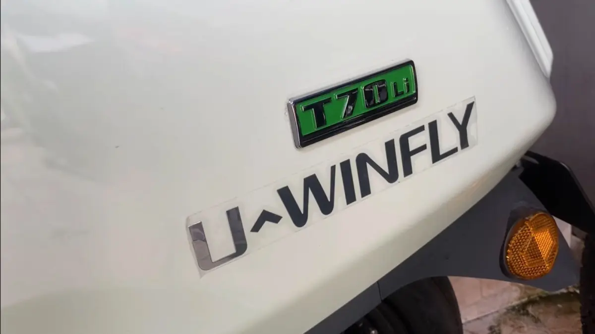 Sepeda listrik Uwinfly T70Li terbukti memakai baterai lithium yang bisa dicabut dan diisi terpisah, cocok untuk mobilitas harian.