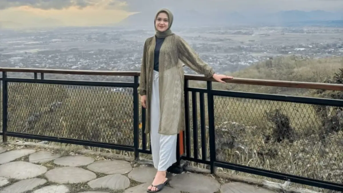 Kholifatul Khoiroh mengajak generasi muda di lereng Gunung Wilis Tulungagung untuk melestarikan seni tari tradisional.
