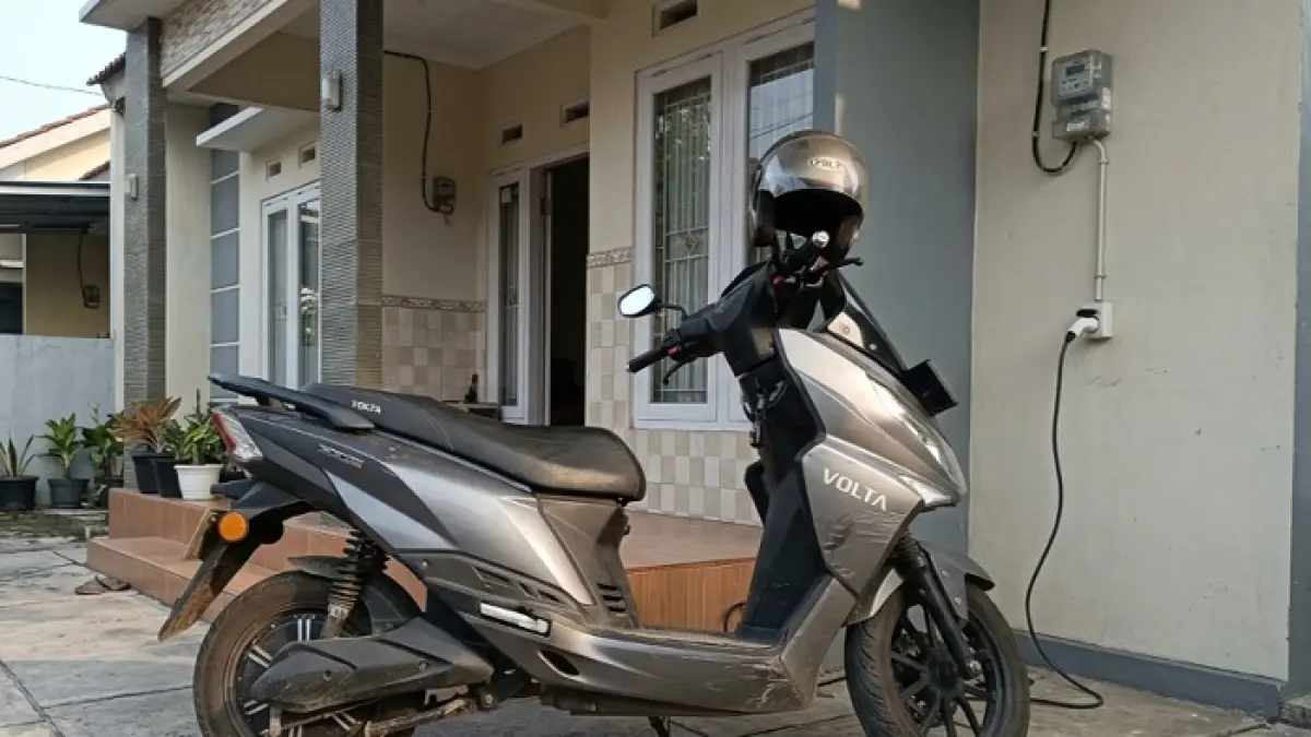 Motor listrik Volta 401 hadir dengan fitur canggih, hemat biaya, dan jarak tempuh hingga 180 km. Solusi mobilitas modern ramah lingkungan. Ilustrasi Gemini AI
