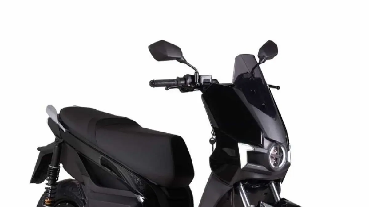 5 motor listrik terbaik 2025, dari Indomobil Tirano hingga Polytron Fox 500 dengan performa tinggi dan jarak tempuh hingga 210 km.(Pinterest)