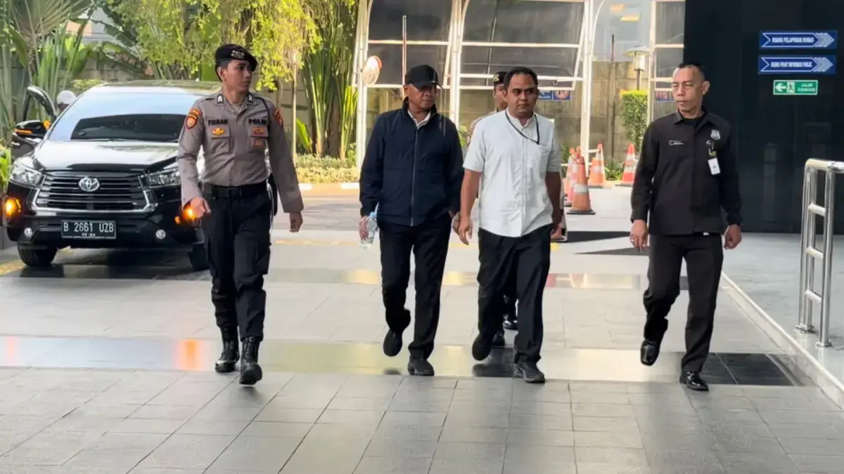 Beredar Foto Bupati Tulungagung Gatut Sunu Wibowo tiba di gedung KPK. 
(foto: istimewa)